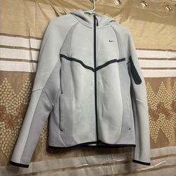 Boys/men’s Nike Tech