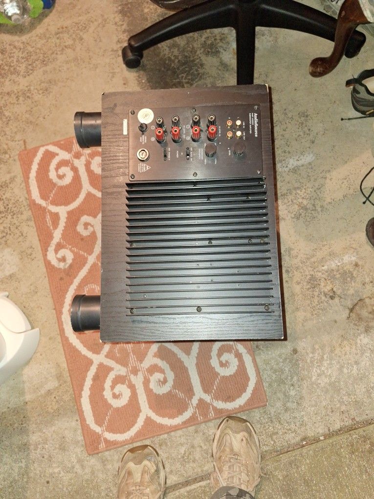 Audio source subwoofer ford slash amplifier. 200 watts.