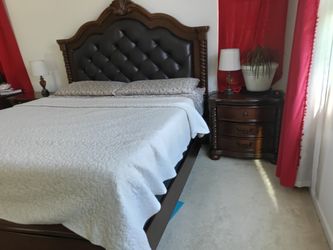 BEAUTIFUL KING BEDROOM SET