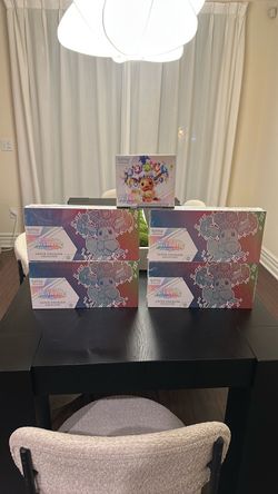 Pokemon Prismatic Evolutions Super-Premium Collection Box