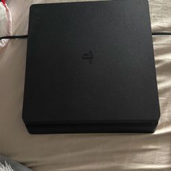 PS4 Slim 