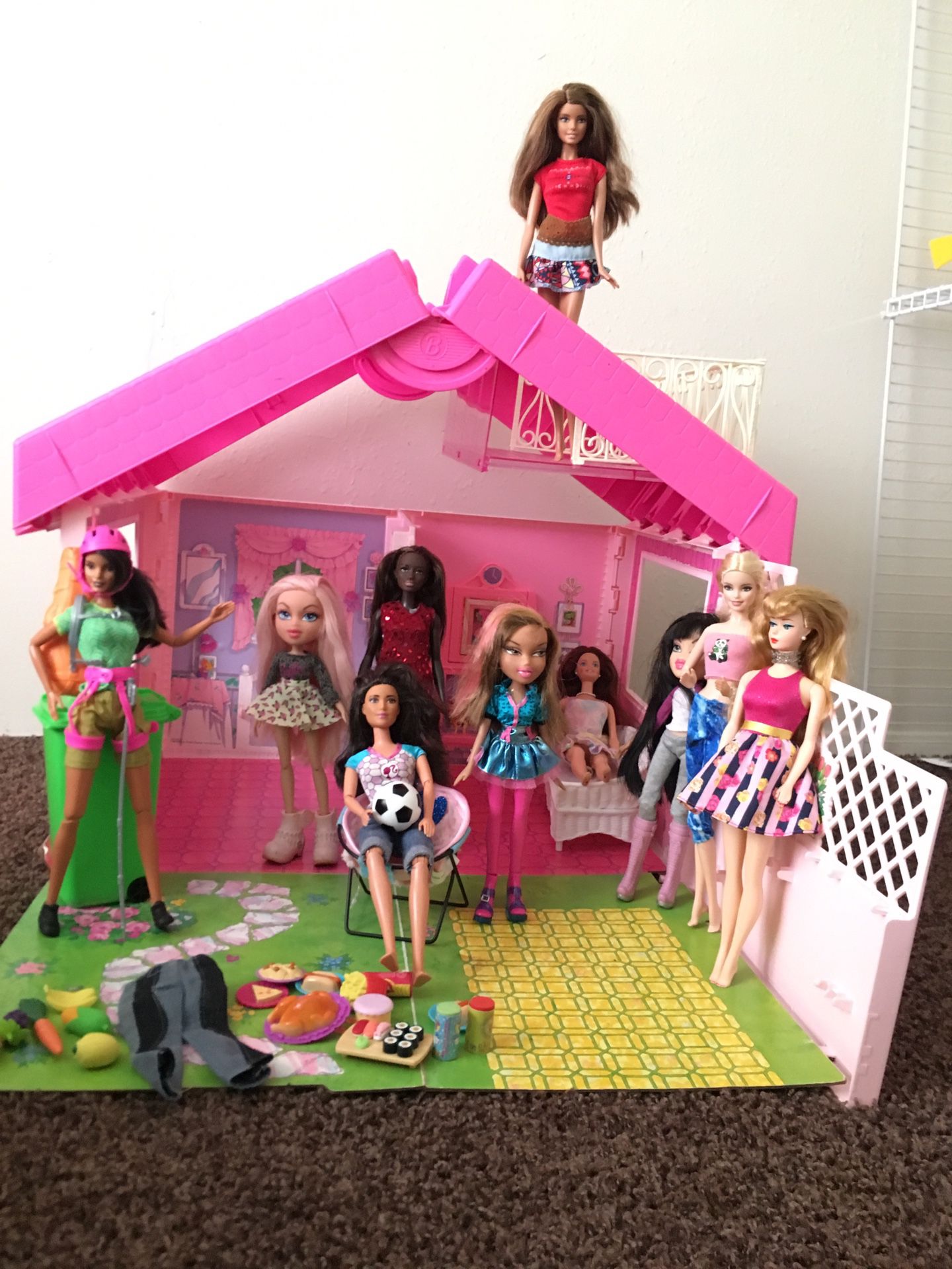 Fold n Fun Barbie House Lot