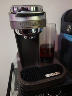 Bartesian  cocktail maker with stand/pod holder