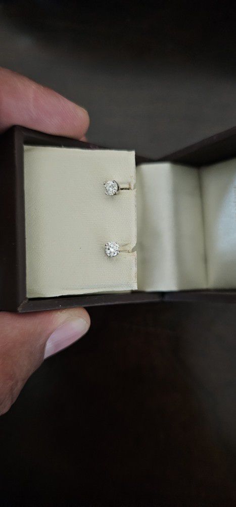 Dimond earings (pair) and wedding ring. Devons