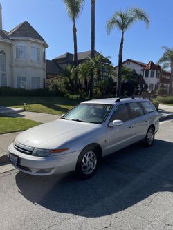 2003 Saturn LW200 33k miles runs and drives great