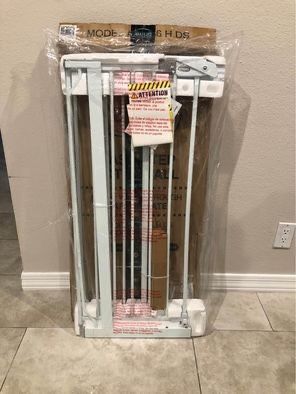 Extra Tall Baby Gate / Pet Gate - Fits Openings 29”-36.5”