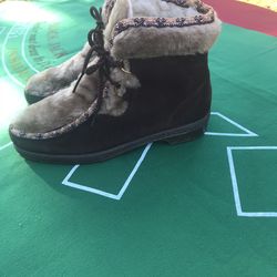 VINTAGE YODELERS WITER FUR BOOTS