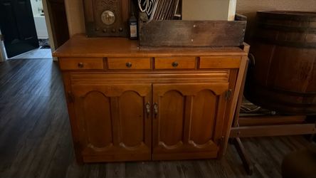 Sewing machine cabinet