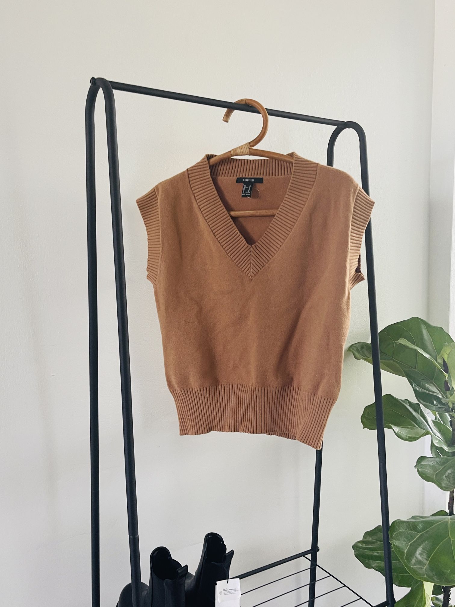 Forever21 Sweater Vest Bin S