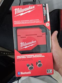 MILWAUKEE REDLITHIUM USB Bluetooth Jobsite Ear Buds