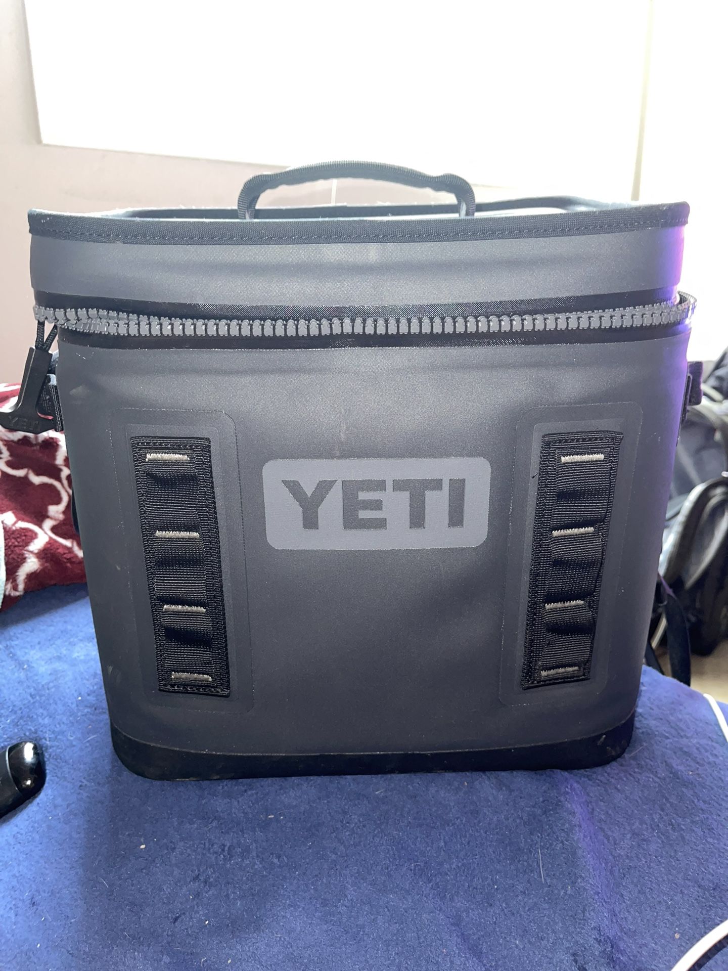 YETI Hopper Flip 12 Cooler with Top Handle 