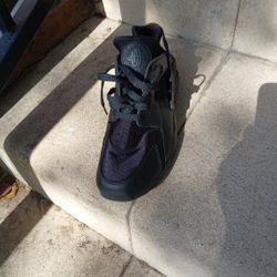 AIR HUARACHE BY NIKE