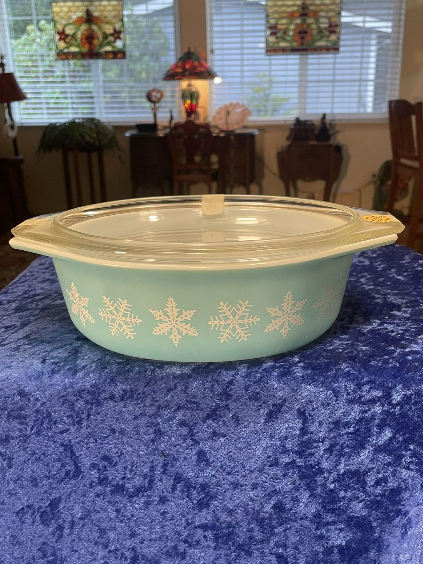 Pyrex (MCM) 1956 “White Snowflake On Turquoise “ Pattern Oval Casserole.1.5 Qt.