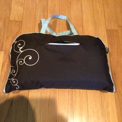 Like new animal planet dog bed & bag all in one Zippers Closed For Bag 