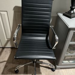 Excellent Black Rolling Desk / Office Chair