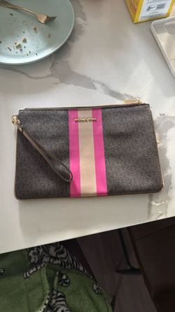 Michael Kors Wristlet Wallet