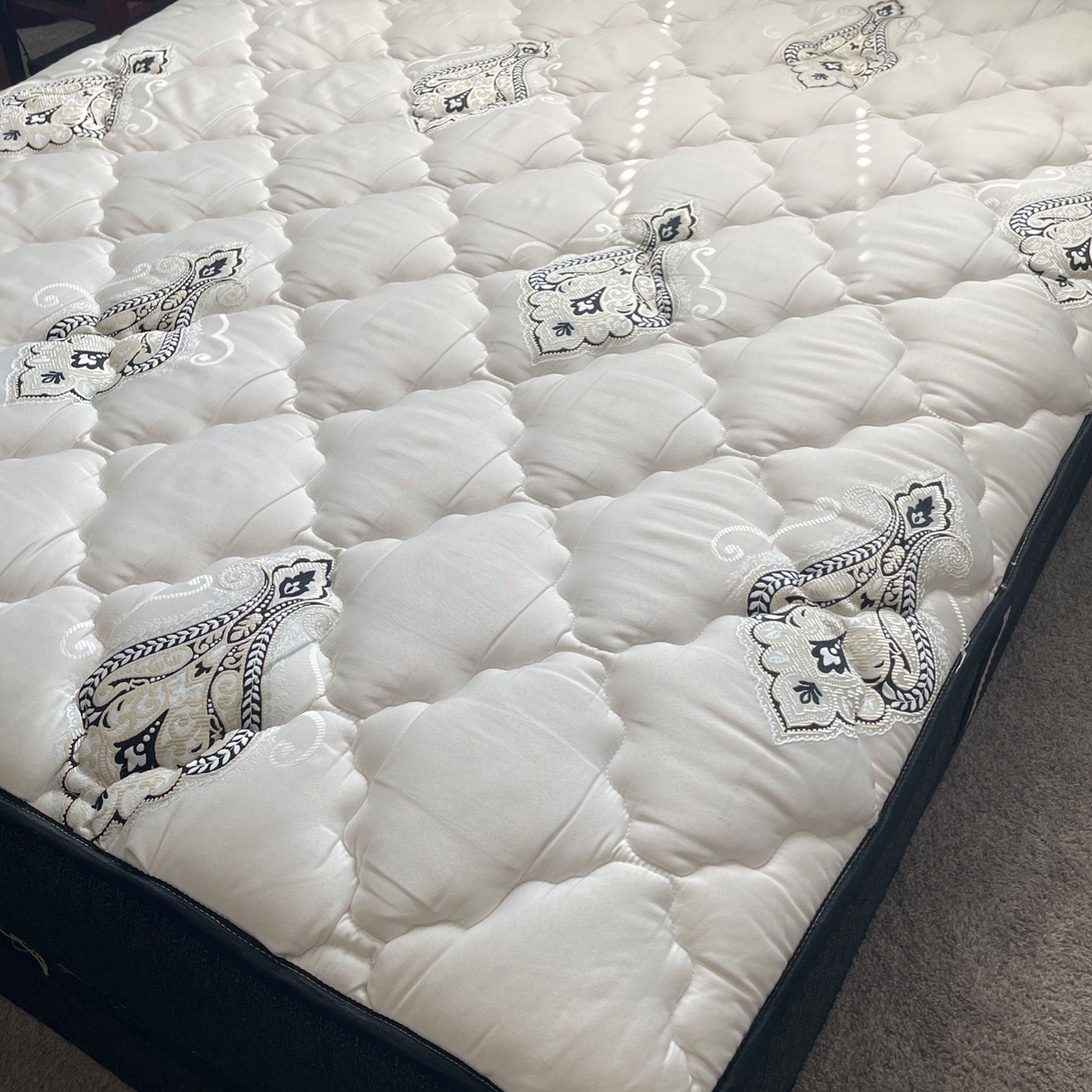 Queen Mattress and Box Spring for Sale in Austin, TX OfferUp
