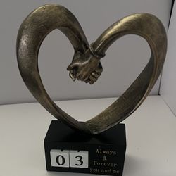  Heart-Shaped Hand-in-Hand Sculpture