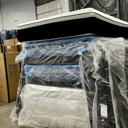 Queen Mattress Set Brand Clearing out ASAP!