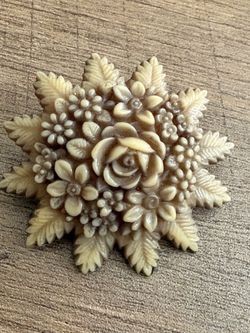 classic piece of 1940s to 1950s American-molded plastic costume jewelry.