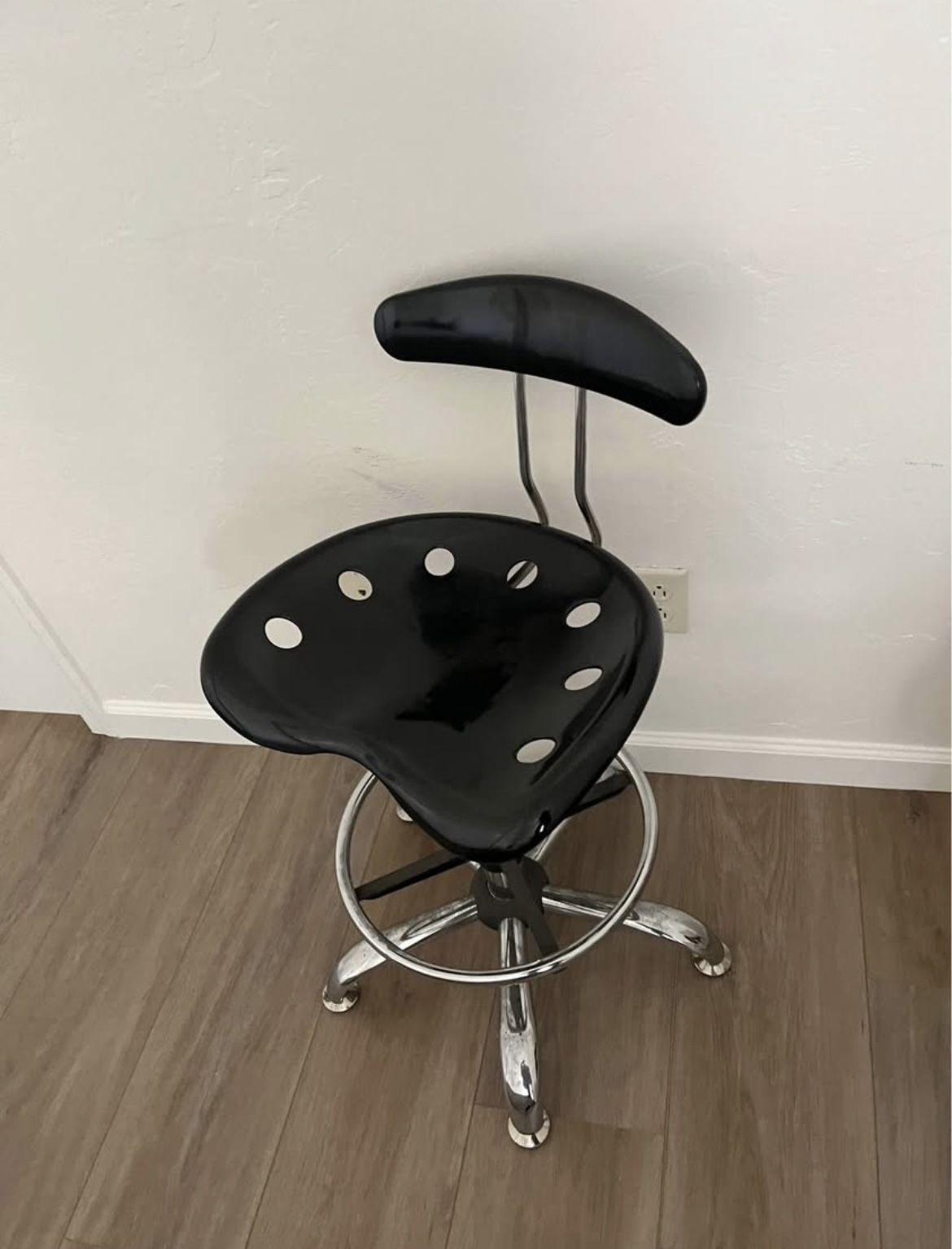 Offex Rustic Industrial Farmhouse Bar Stool, Tractor Seat, Adjustable Height, with Chrome Frame