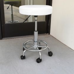 New In Box $25 Each Adjustable Height Dental Spa Salon Stool Rolling Chair Black Or White Color 