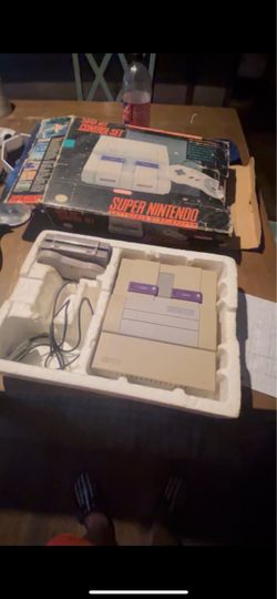 old Nintendo entertainment console