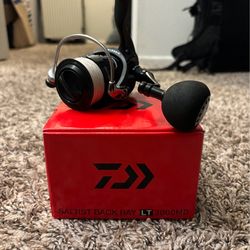 Daiwa Saltist Back Bay LT 3000