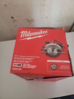 Milwaukee M18 18V Lithium-Ion Cordless 6-1/2 in. Circular Saw (Tool-Only)
