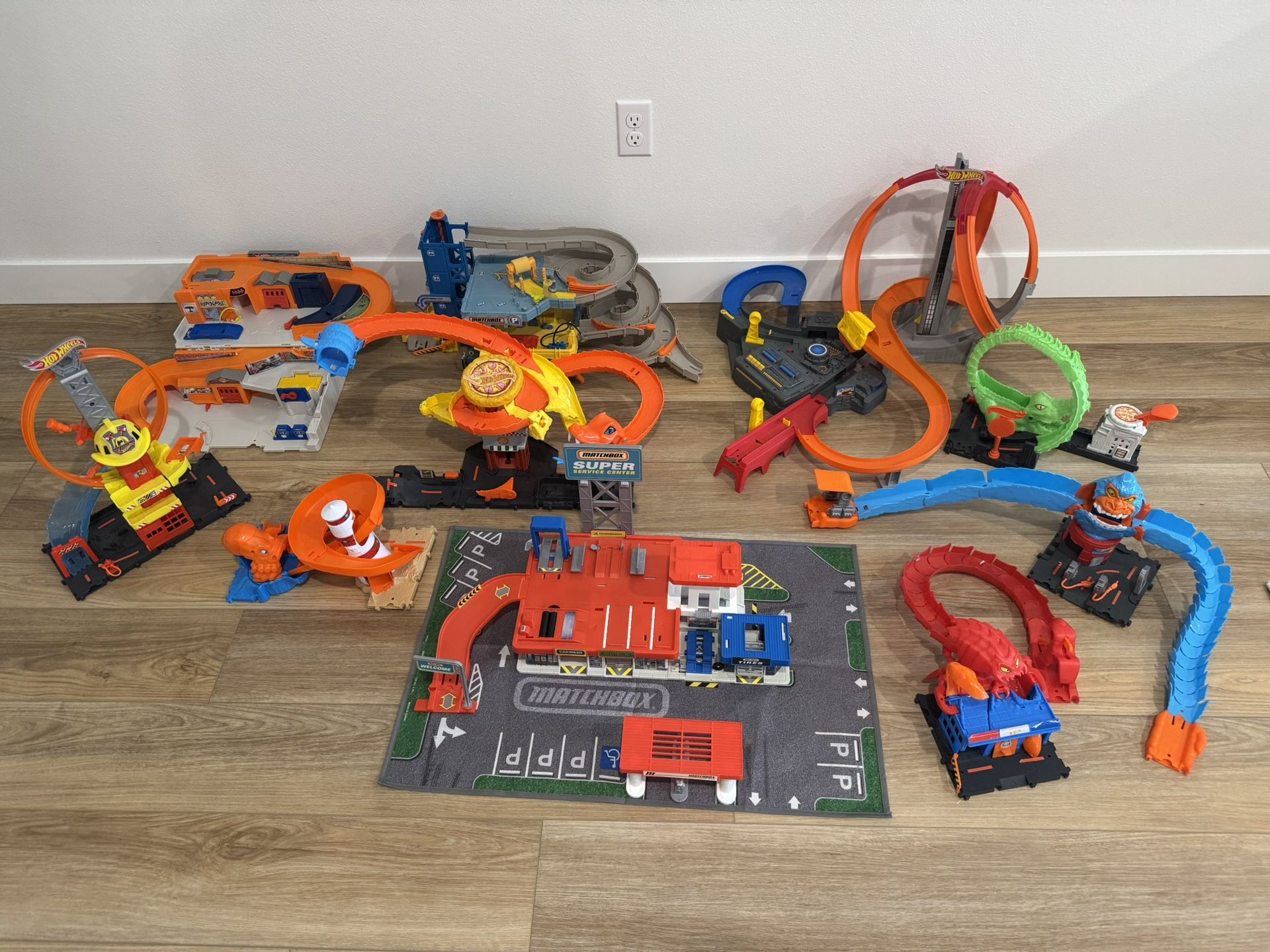 Hot Wheels/Matchbox Track And Garage Sets