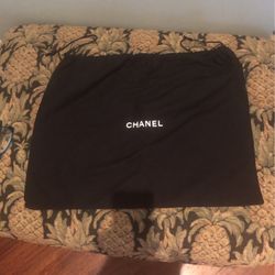 Chanel Dust https://offerup.com/redirect/?o=QmFnLm1lZC5OZXc=