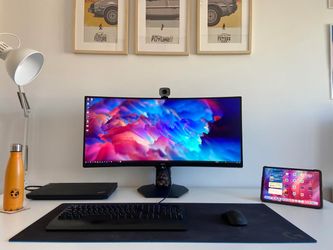 Dell 34in Curved Gaming monitor 144hrz IMS response 1440P resolution.