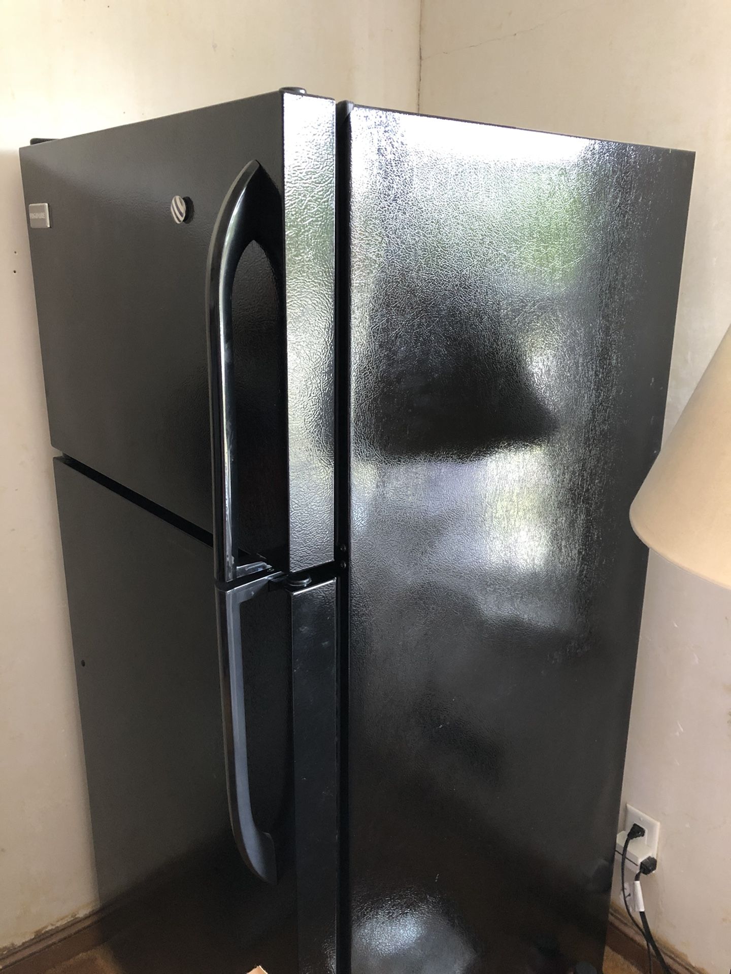 Frigidaire 16.3 cu ft Refrigerator