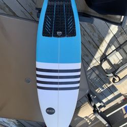 Surfboard 5’ 11” (barely used)