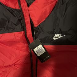 New Nike Puffer Size Large