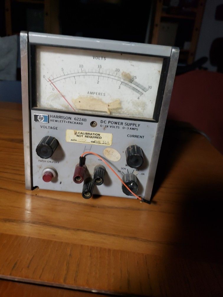 Hewlett Packard 6224b DC Power Supply