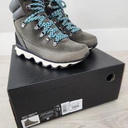 New Sorel Kinetic Conquest Boot Size 7 1/2 Women's
