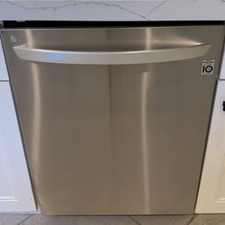 ****LG Dishwasher 24 In, Model LDT5678SS, for only $90 USD****