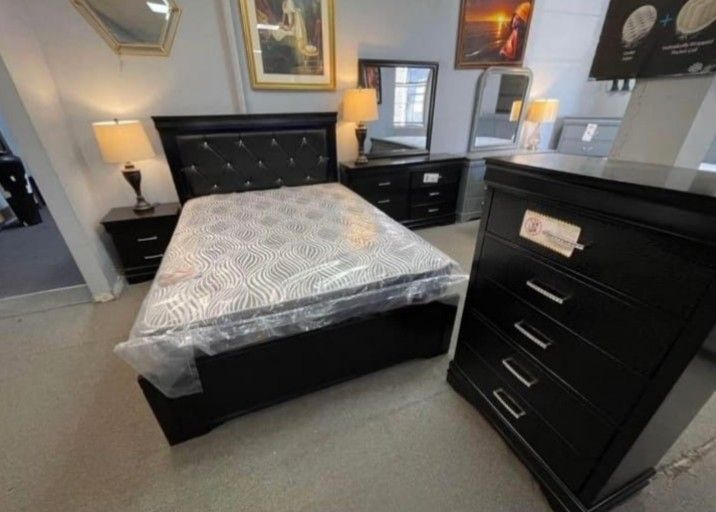 Black Colour Bedroom Set Available For Sale At Discounted