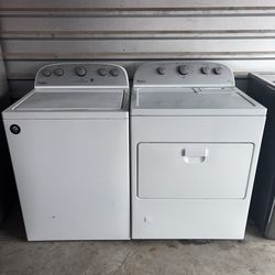 White Whirlpool Washer And Gas Dryer Matching Set