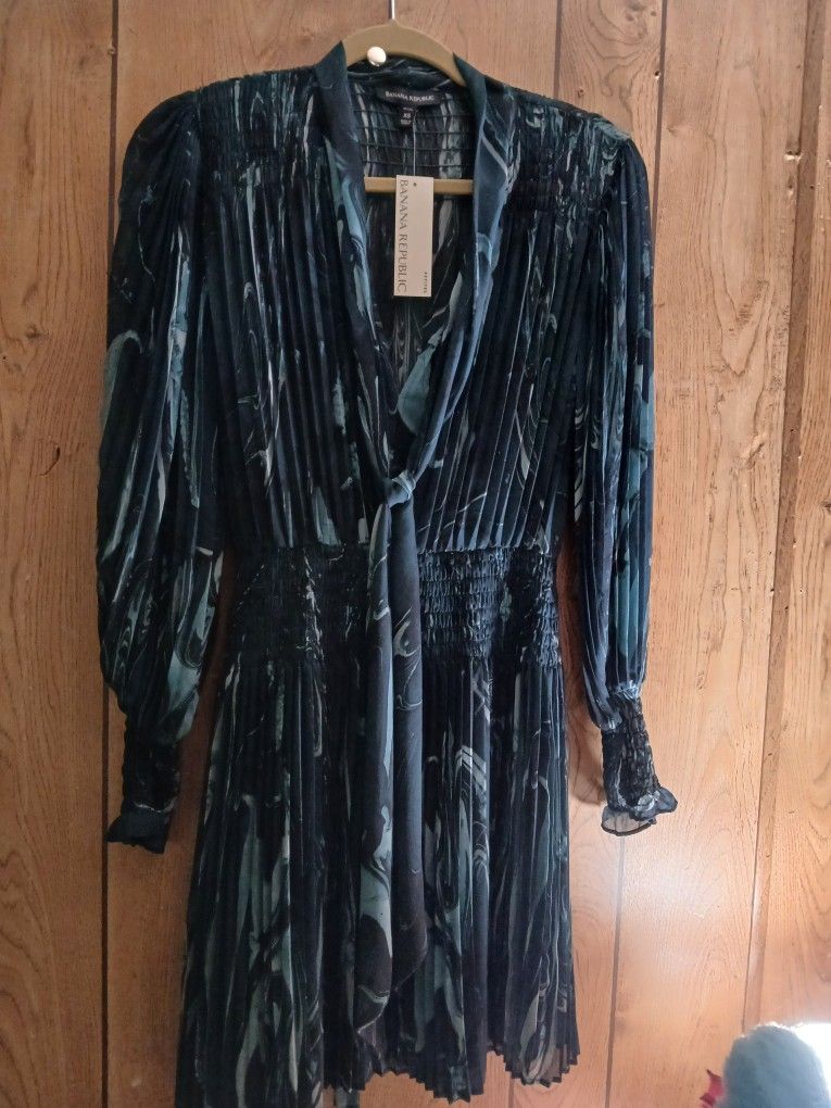 Banana Republic Tie Neck Pleated Mini Dress In Green Marble