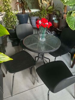 Table with 4 chairs