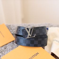 Louis Vuitton men's and women's same belt