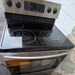 Very Nice Self Cleaning Stove