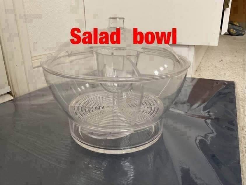 Salad keeper bowl - $10
