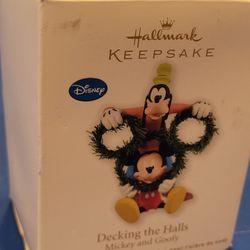 Hallmark Keepsake ornament Mickey and Goofy Decking the Halls