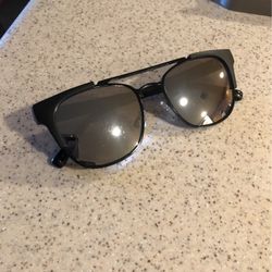 Sunglasses QUAY Mirror Excellent Condition Serious Buyers Only.
