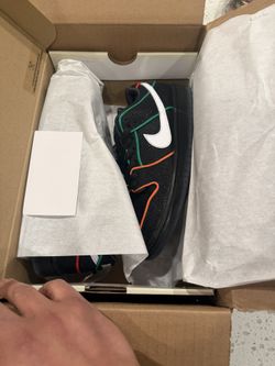 Nike SB Dunk Low Bronx Girls Skate Size 9.5