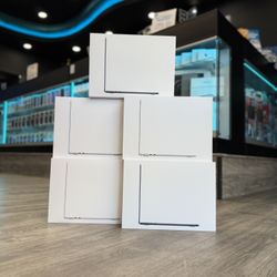 MacBook Air 13 inch M4 Chip (Newest Model) ( Payment Plans Available / Planes De Pagos Disponibles ) 