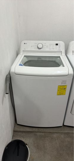 LG washer and dryer like new only used a few times
